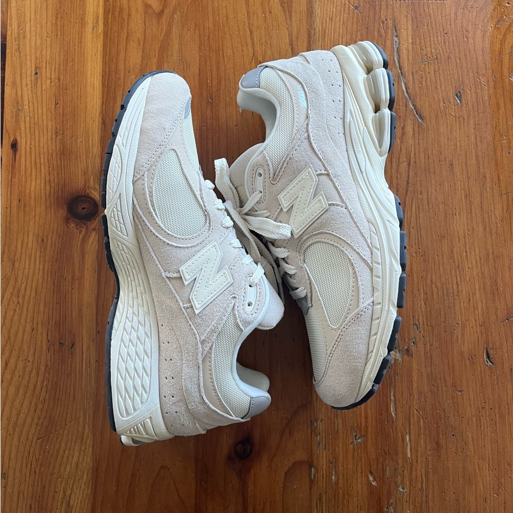 New Balance 2002R
